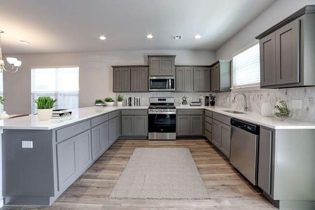 Building Photo - Luxury 4BR Townhome + Office | Near Downto...