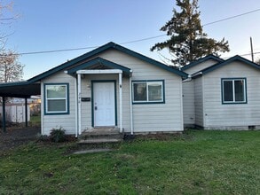 Building Photo - Updated 2 bedroom, 1 bath house in Springfield!