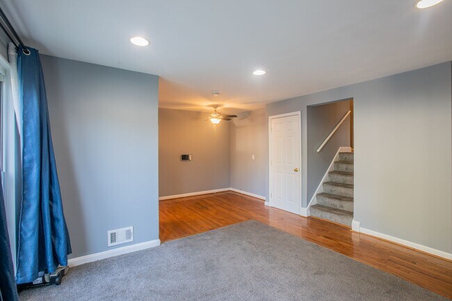 Building Photo - Amazing 4 BR/2 BA Semi-Detached Home in Ca...