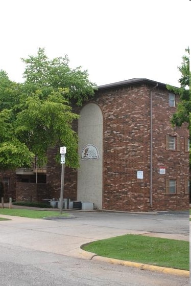 Building Photo - Eagle's Nest