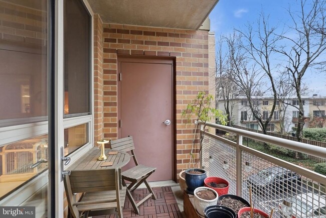 Building Photo - 350 G St SW