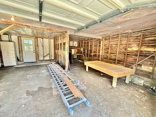 Building Photo - 1505 Avenue L