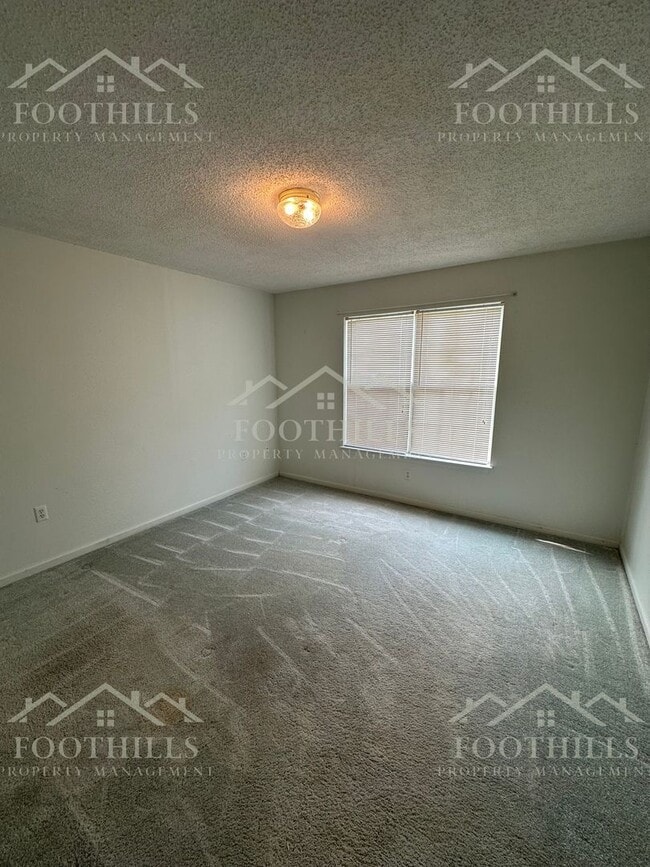 Building Photo - 3 Bedroom, 2 Bath Home near to Hwy 187 South