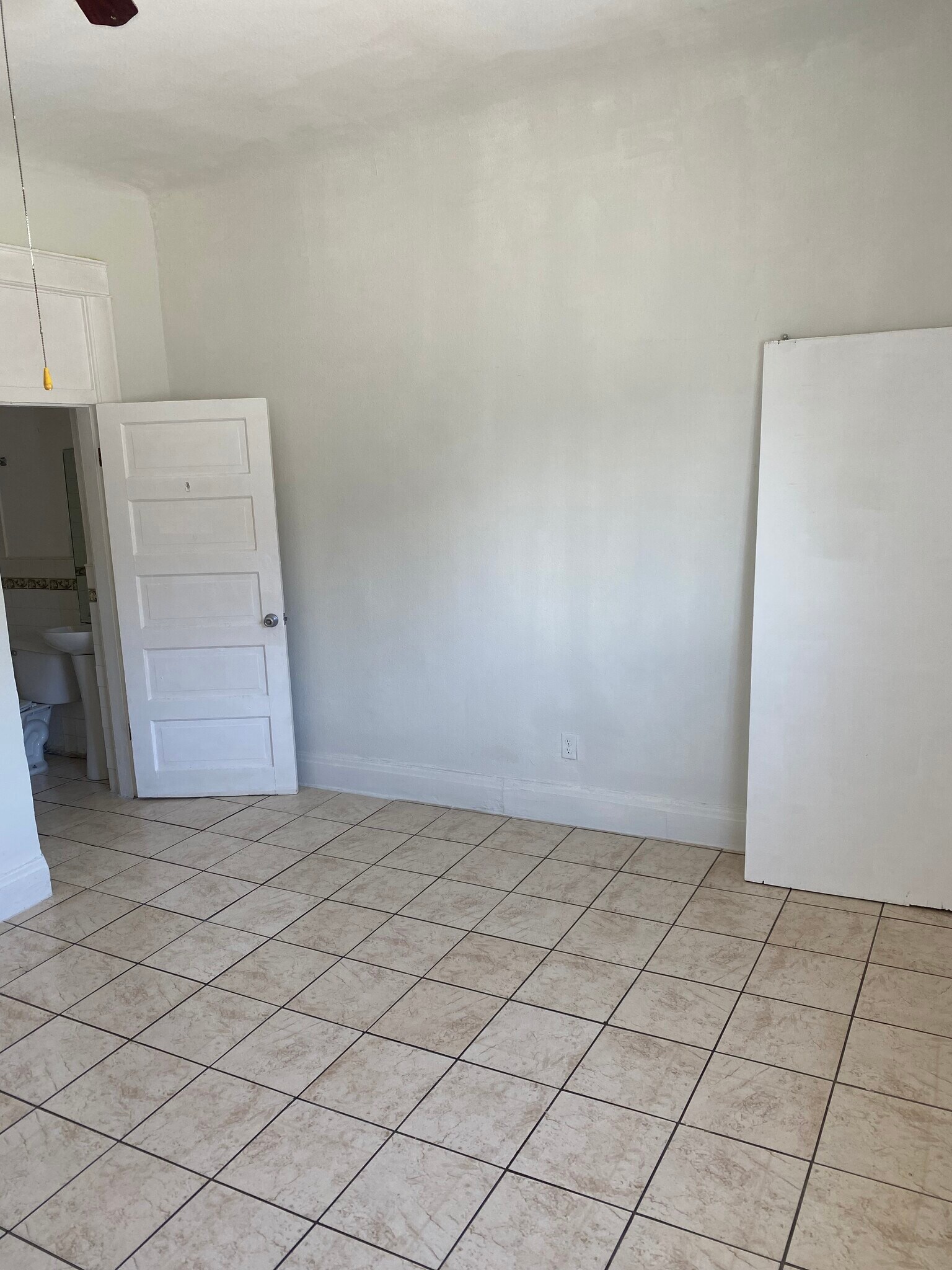 2nd bedroom - 1407 E San Antonio Ave