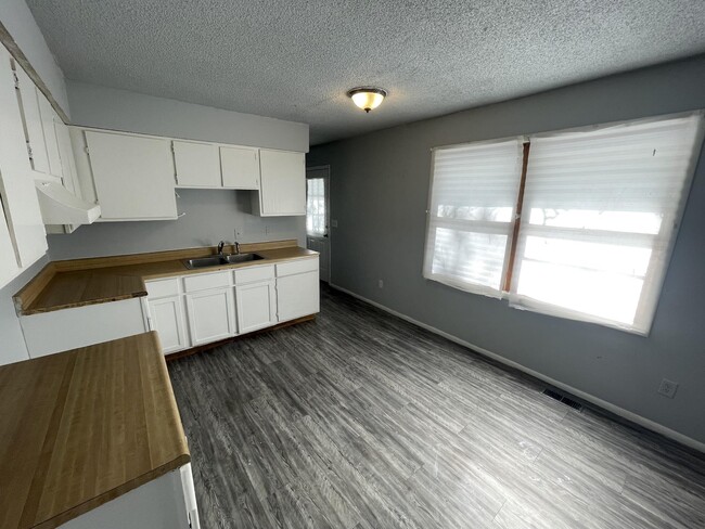 Building Photo - 924 Blueridge-