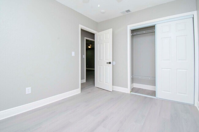 Building Photo - 1313 Eagleview Dr