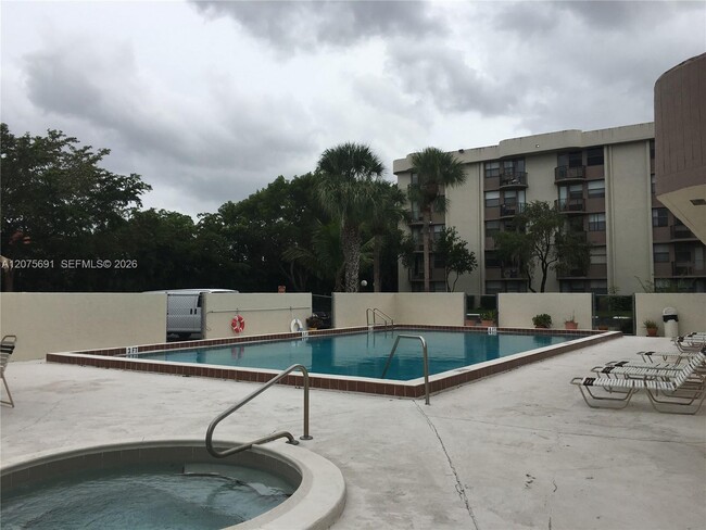 Building Photo - 2771 Riverside Dr