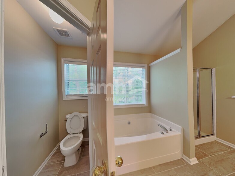 Building Photo - 1387 Belfaire Lake Trl