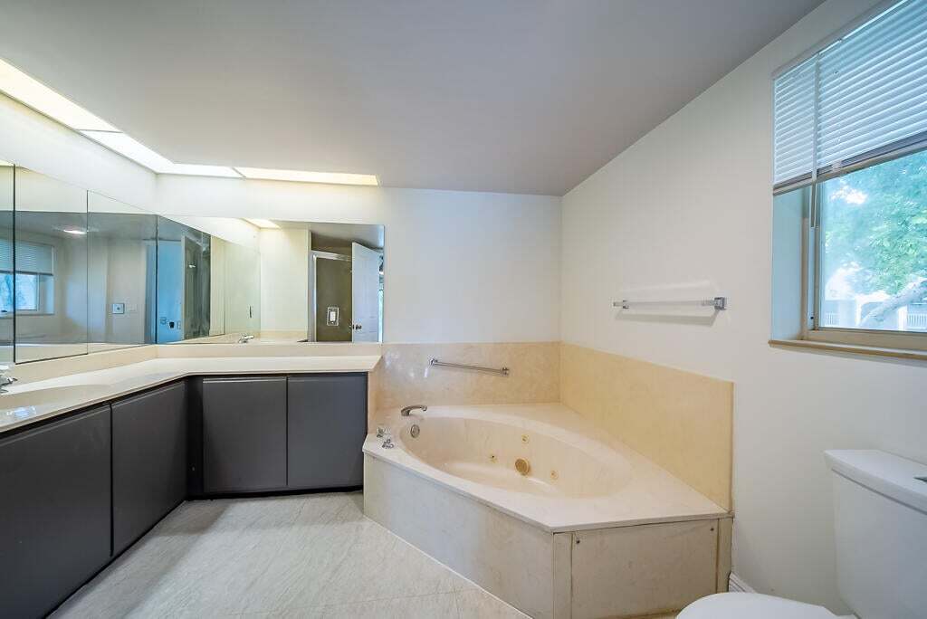Building Photo - 13810 Oneida Dr