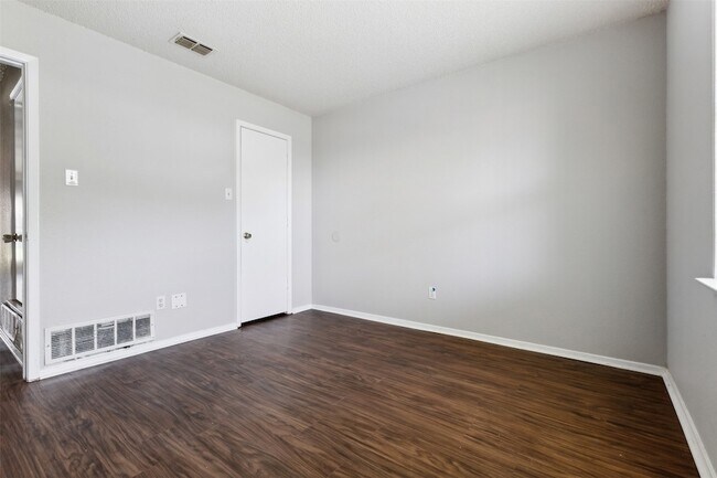 Building Photo - 2410 Lido Ln