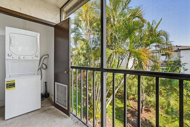 Building Photo - 7245 Golf Colony Ct
