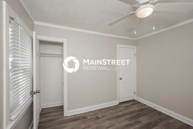 Building Photo - 3 Bedroom Pet-Friendly Home in LOUISVILLE,...