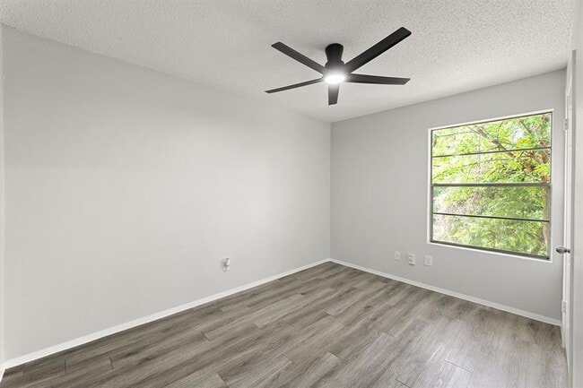 Building Photo - 3460 Willowrun Dr