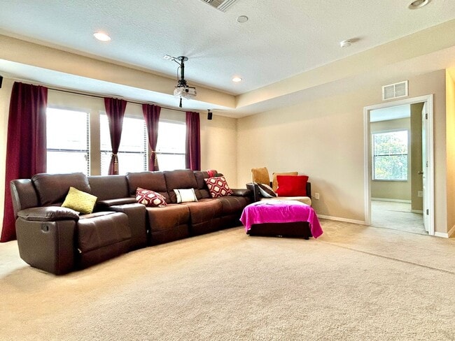 Building Photo - 4Bdrm 3Bath Spacious Home located in Misty...