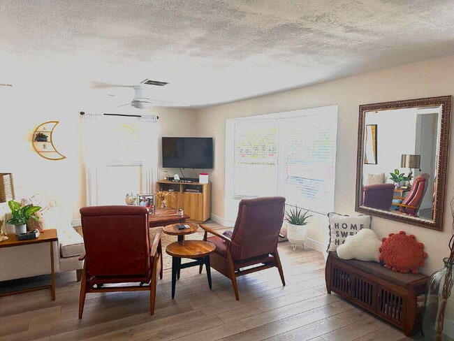 Building Photo - 2563 S Peninsula Dr