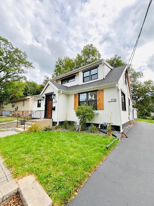 Building Photo - 7713 Knoll St