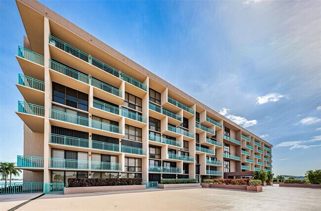 Building Photo - 1 Key Capri