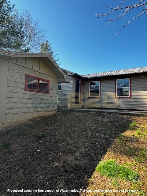 Building Photo - 726 Brookside Camp Rd