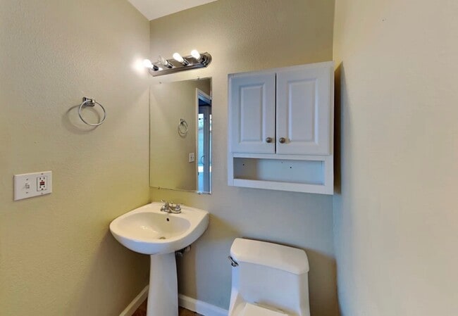 Building Photo - 3419 N 39th Dr