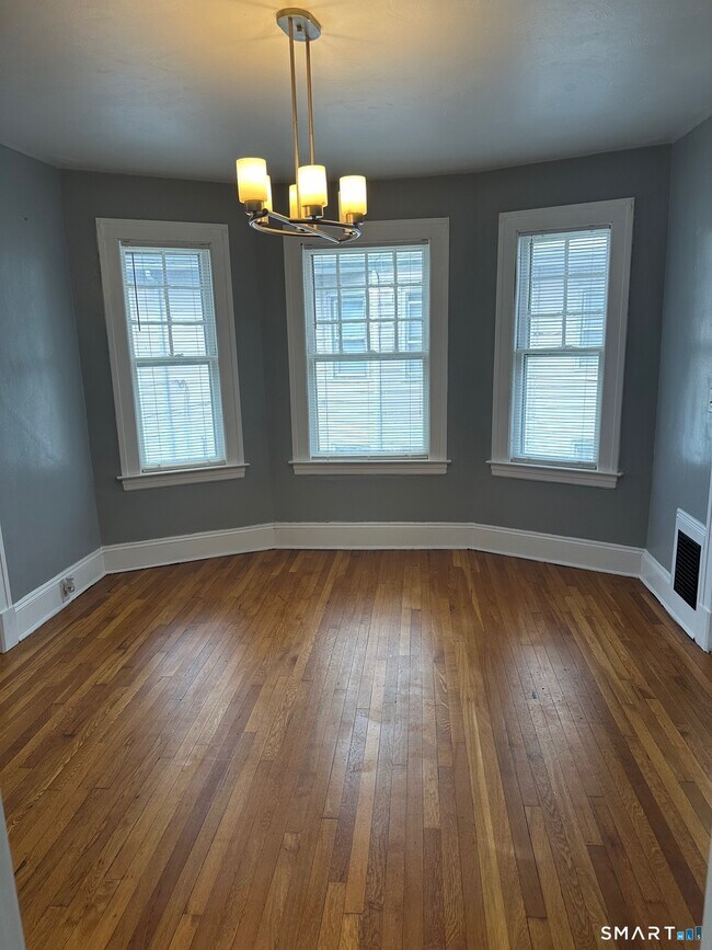 Building Photo - 448 Hillside Ave