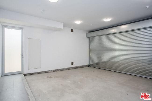 Building Photo - 1217 Cabrillo Ave
