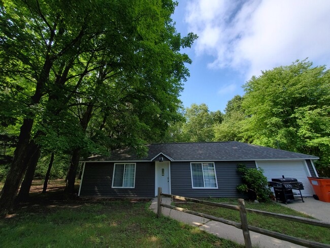 Front summer view - 624 E Lewis St