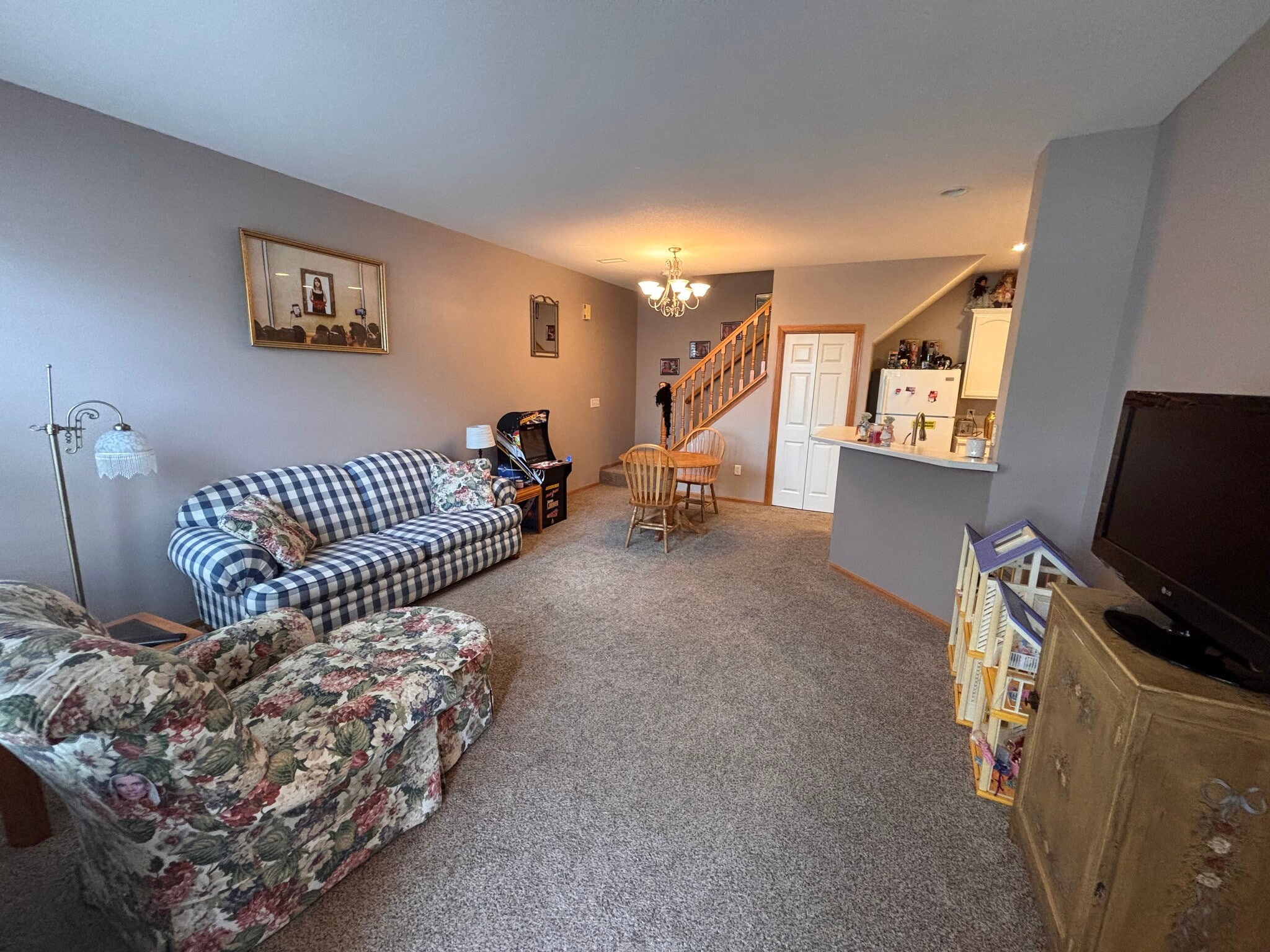 Building Photo - 1019 NE Greenview Dr