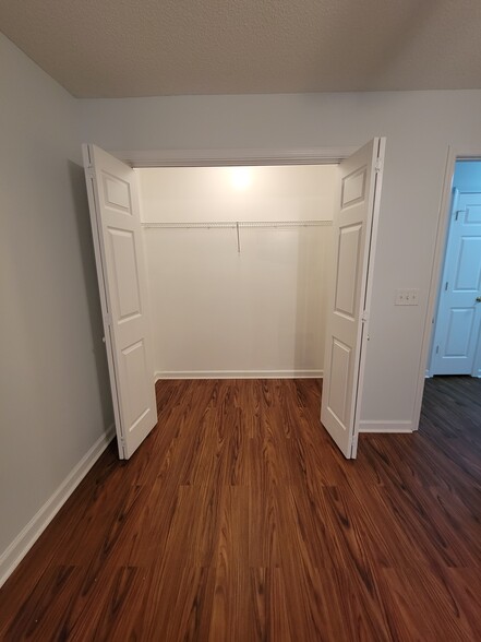 Amazing extra large closet in the master bedroom - 103 Pasofina Dr