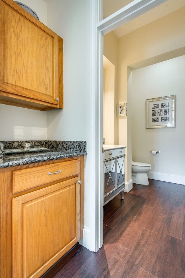 Building Photo - "Charming 3 Bed, 2.5 Bath Rental in Blufft...