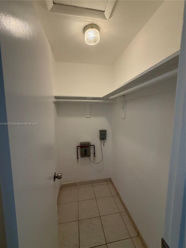 Building Photo - 340 SW 18th Rd