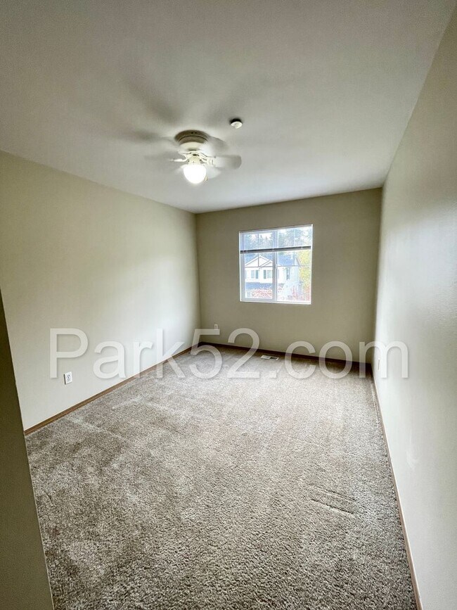 Building Photo - DuPont 4 Bedroom Single Family