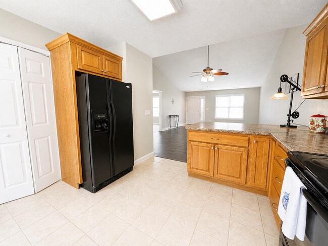 Building Photo - Black Mountain Townhome