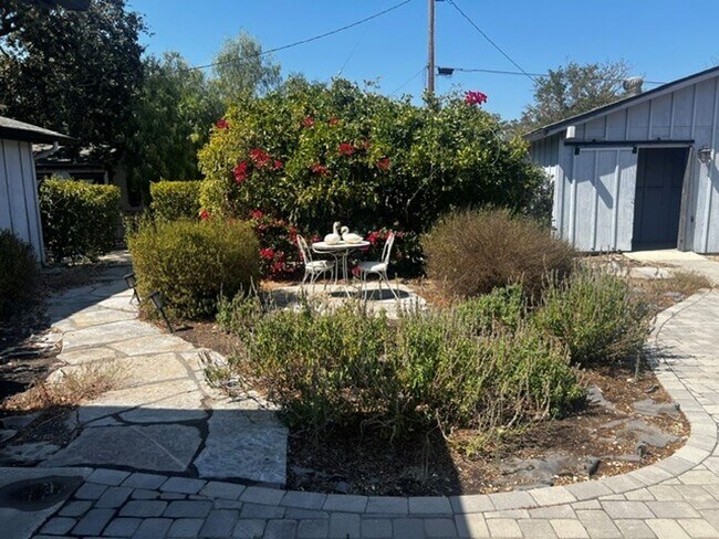 Building Photo - 1701 Calzada Ave