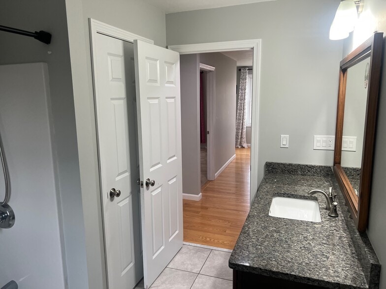 Building Photo - 131 Merrill Ave