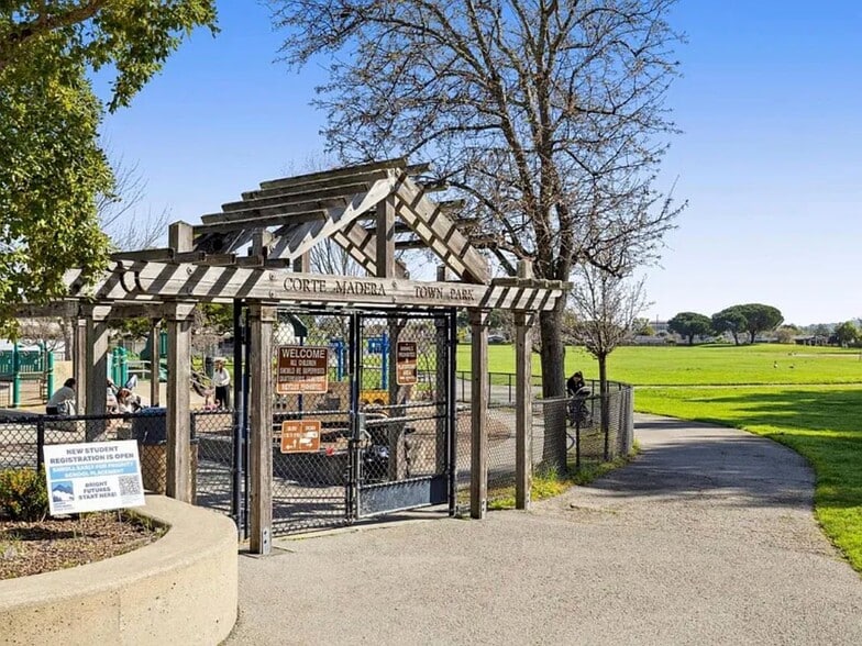 Building Photo - 61 Pixley Ave