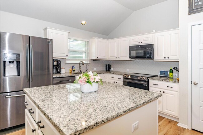 Building Photo - 303 Schuylerville Dr