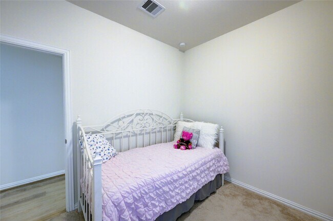 Building Photo - 865 Spruce Pine Dr