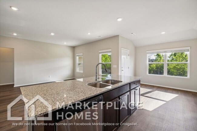 Building Photo - 884 S Brambling Ln