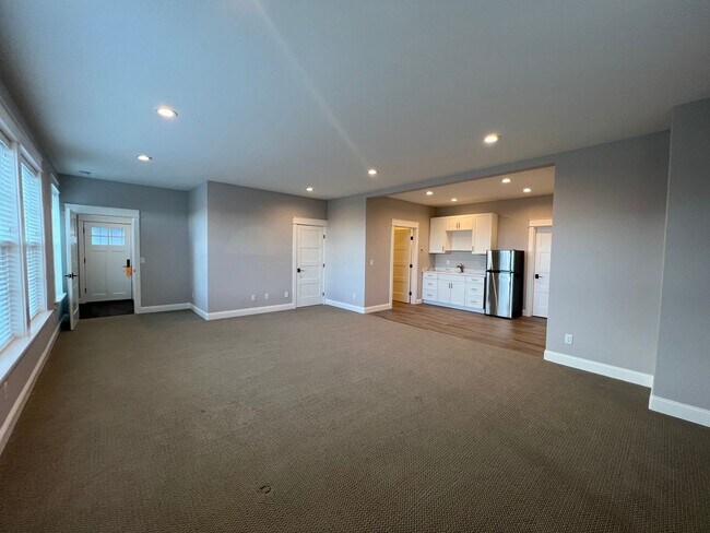 Building Photo - Beautiful, Custom home in the heart of Jacksonville | Available Now