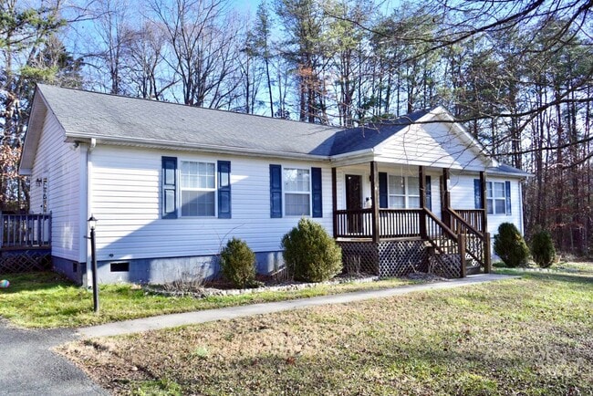 Building Photo - 3 Bedroom House Available Near Gordonsville