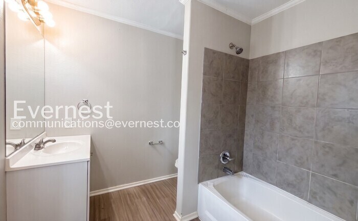 Building Photo - 11711 Greenglen Dr