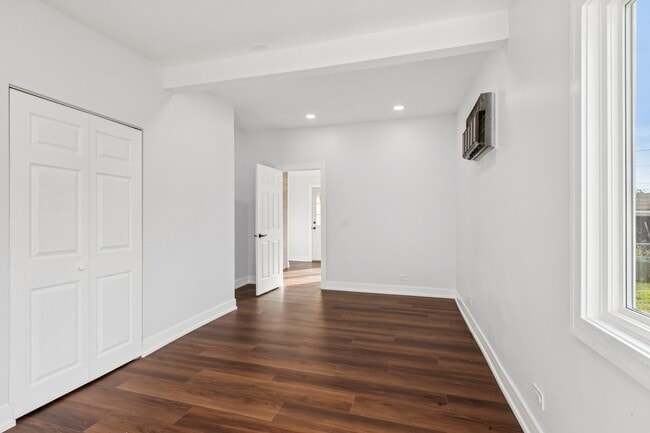 Building Photo - 26 N Craig Pl