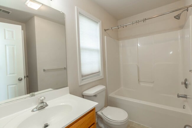 Building Photo - 3 Bed, 2.5 Bath, Single Family Home in Martinsburg, WV