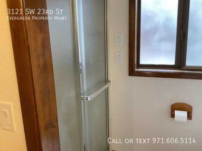 Building Photo - 3121 SW 23rd St