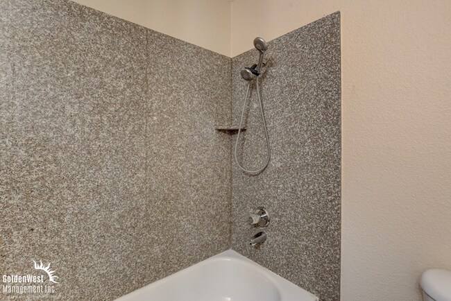 Building Photo - Amazing 2Bdm 2Ba Condo Located in the Guard-Gated Bella Vita Community!