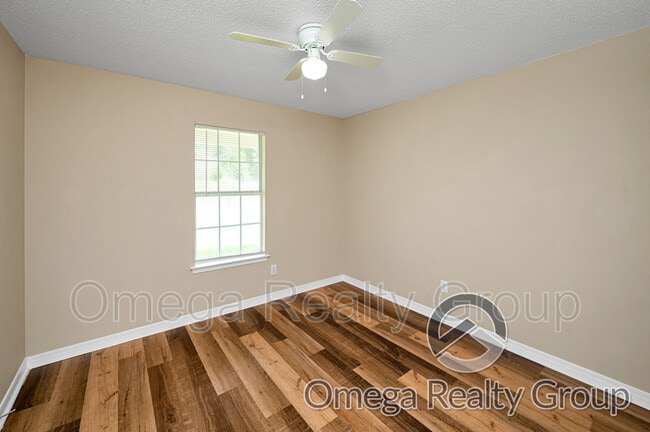 Building Photo - 3020 Barlett Dr