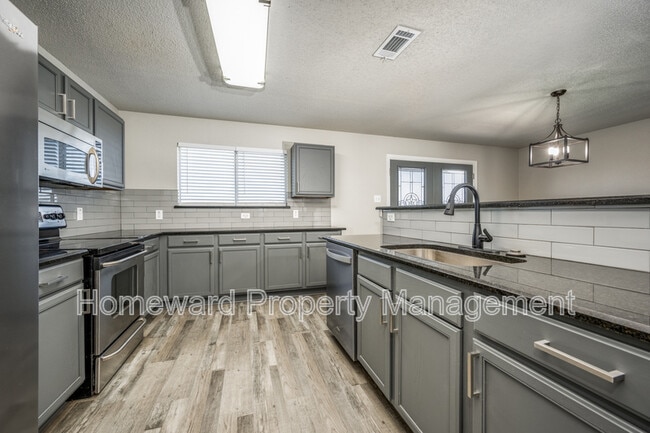 Building Photo - 121 Thoroughbred Dr