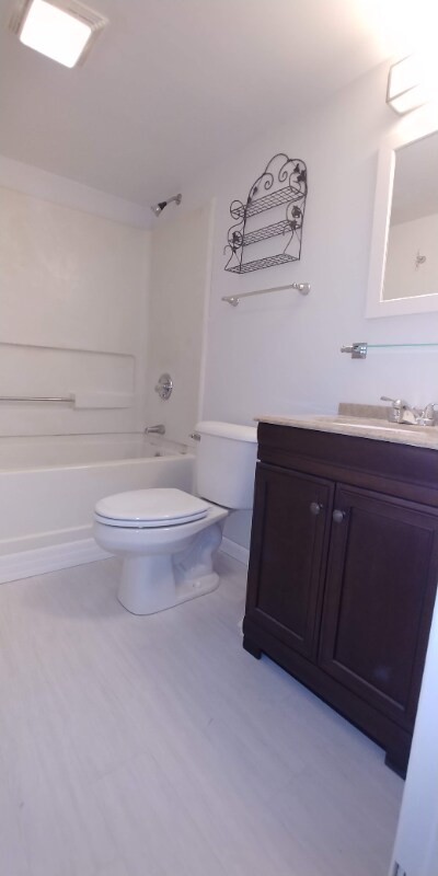 Building Photo - 136 E Wadsworth Cir