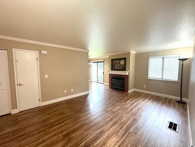 Building Photo - Super Cute 2 Bed 2 Bath Condo in Antioch