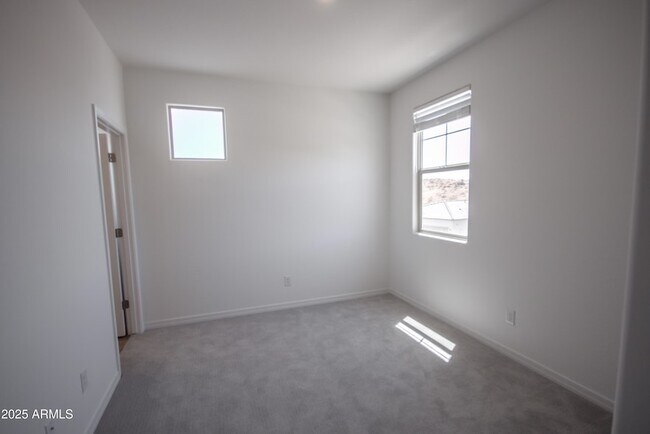 Building Photo - 21326 W Roanoke Ave